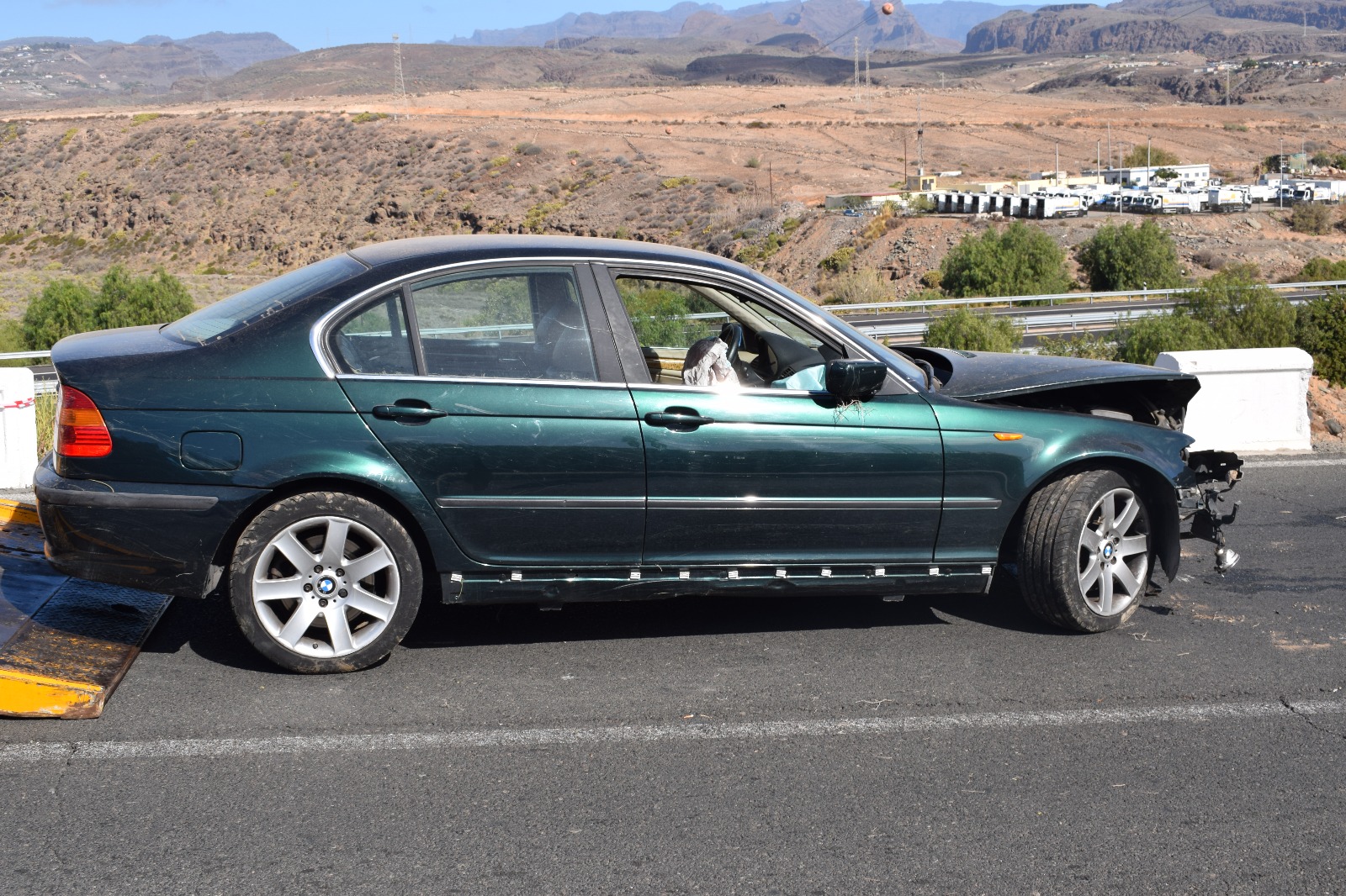 Auto nach Unfall in El Tablero vom Fahrer verlassen