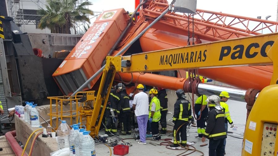 Mobilkran im Hafen von Las Palmas umgekippt – Kranführer schwer verletzt