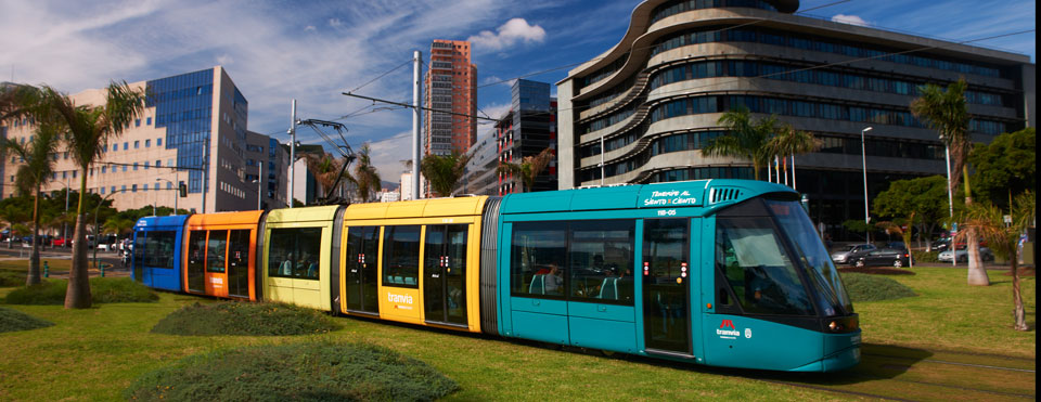 Tram in Santa Cruz de Tenerife fährt Gewinn ein