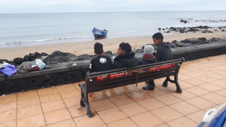 Flüchtlingsboot mit 15 illegalen Migranten am Playa Matagorda angekommen