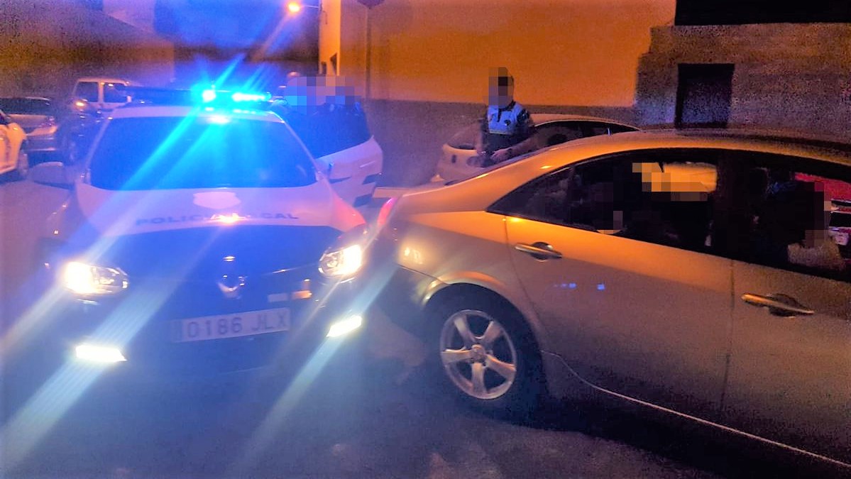 Verfolgungsjagd durch Las Palmas mit drei Minderjährigen und Haschisch im Auto