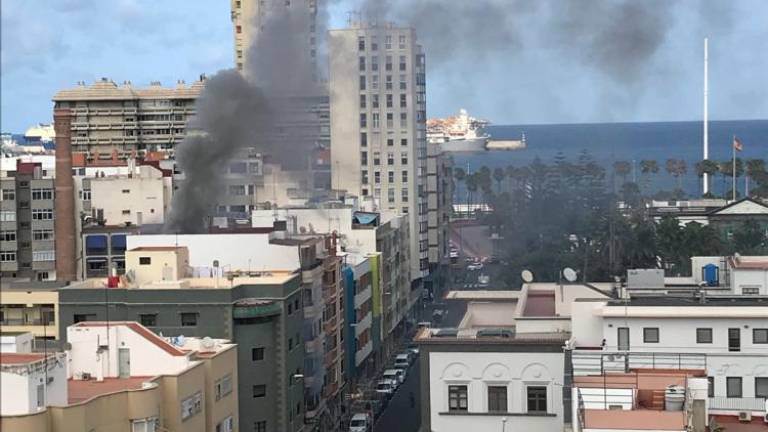 Brand in Bürohaus an der Plaza de la Feria in Las Palmas
