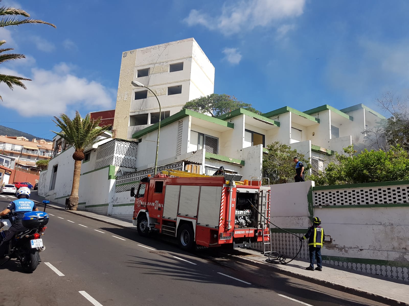 Wieder Feuer auf dem Gelände des verlassenen Hotels “Tenerife Tour” in Candelaria