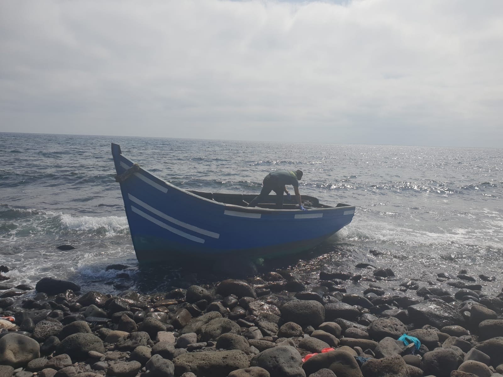 Flüchtlingsboot mit 12 minderjährigen Wirtschaftsflüchtlingen am Playa Papelillo angekommen