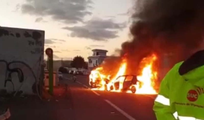 Zwei Autos brannten nach Unfall in Arona aus