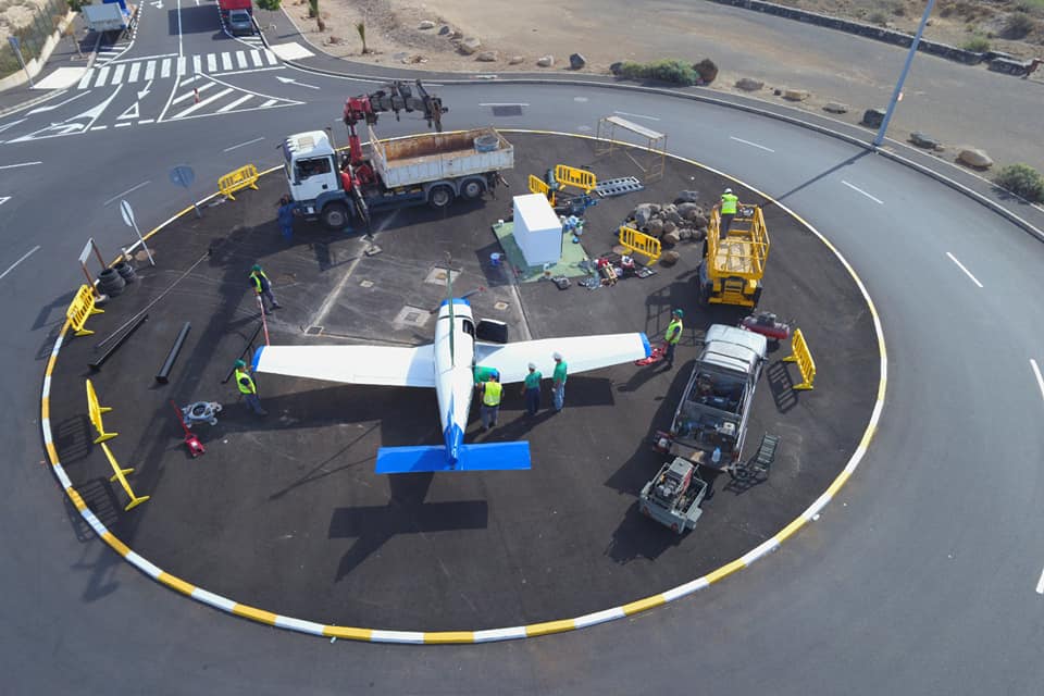 Neues Flugzeug-Denkmal in Güimar zu Erinnerung an Heuschreckenplage