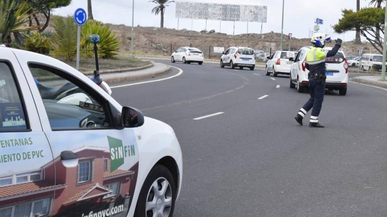 Protestfahrt gegen Fahrpreiserhöhung mit 50 Taxen durch Las Palmas