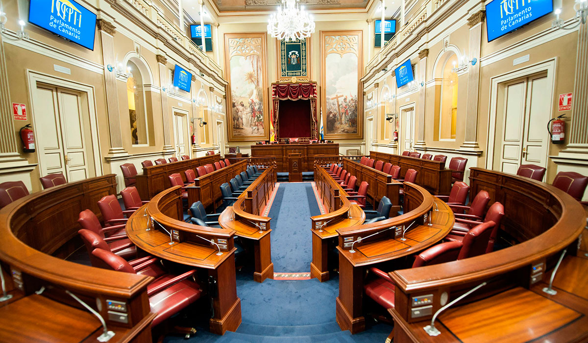 Nur 7 von 60 Abgeordnete im Kanarischen Parlament anwesend