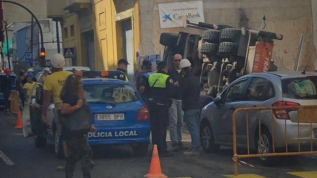 LKW-Kran in Las Palmas umgekippt LKW-Kran in Las Palmas umgekippt