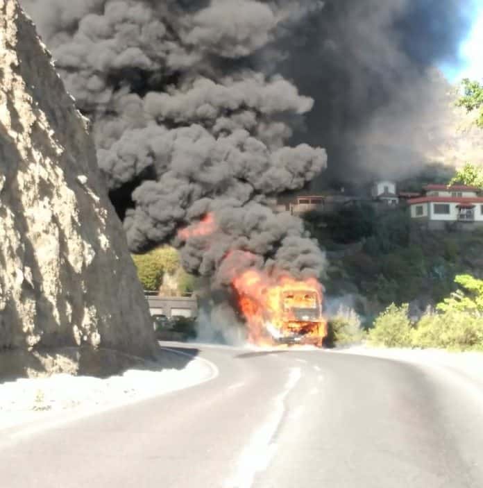 Reisebus auf La Gomera ausgebrannt