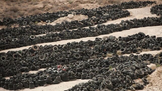 Rund 8.000 Tonnen in Arico gelagerte Altreifen muss die Regierung entsorgen