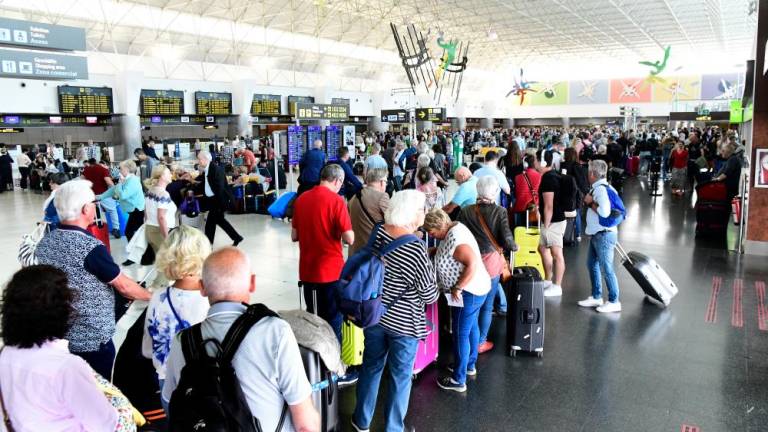 Der Flughafen von Gran Canaria bricht unter den Touristen zusammen