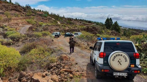 Jäger bei der Hasenjagd auf Teneriffa überrascht