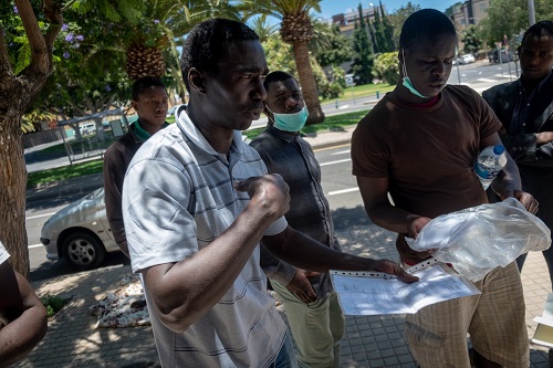 25 Afrikaner „verlassen“ auf den Straßen von Santa Cruz
