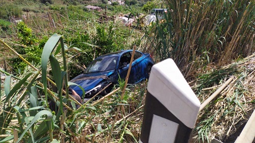 Auto auf Gran Canaria 100 Meter tief gestürzt