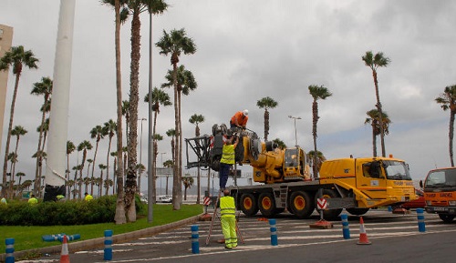 Riesiger Flaggenmast wird nach 13 Jahren aus Sicherheitsgründen in Las Palmas abgebaut