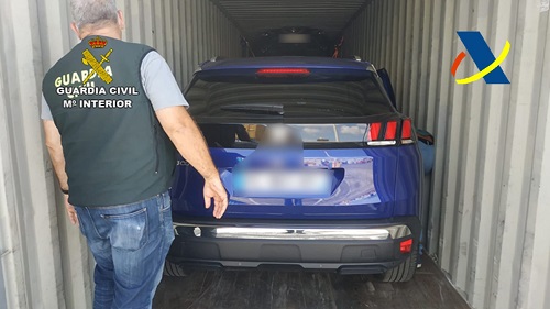 Gestohlene Fahrzeuge auf dem Weg nach Afrika in Las Palmas abgefangen
