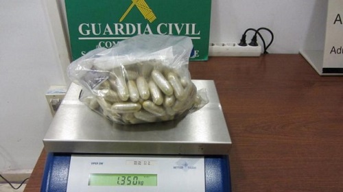 Menschlicher Drogenbehälter am Flughafen aufgehalten