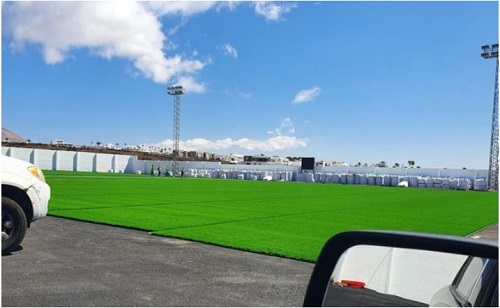 Fussballstadion von Puerto del Carmen im Oktober fertig