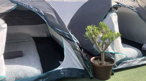 Illegale Vermietung von Zelten auf Gebäudedach angezeigt